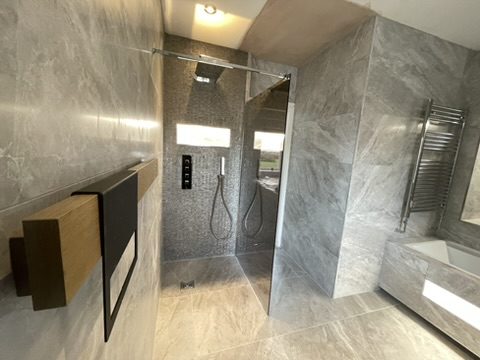 Walk-in shower with mosaic tiling