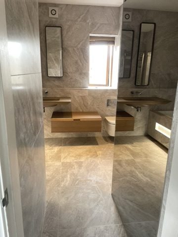 Double his-and-hers floating vanity unit