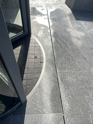 Large-format porcelain tiling detail